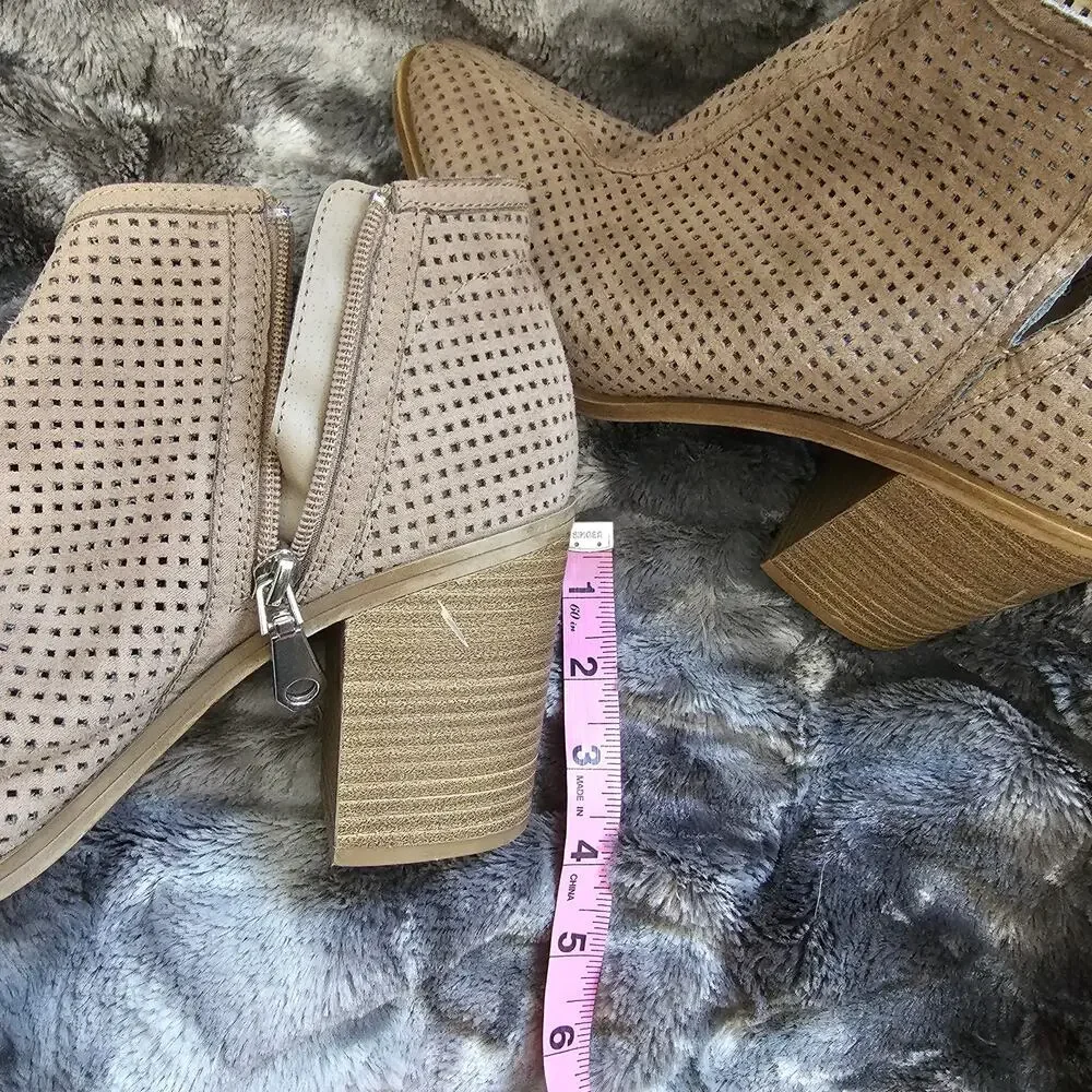 Dolce Vita Chunky Heel Laser Cut Wedge Ankle Boots Size 9